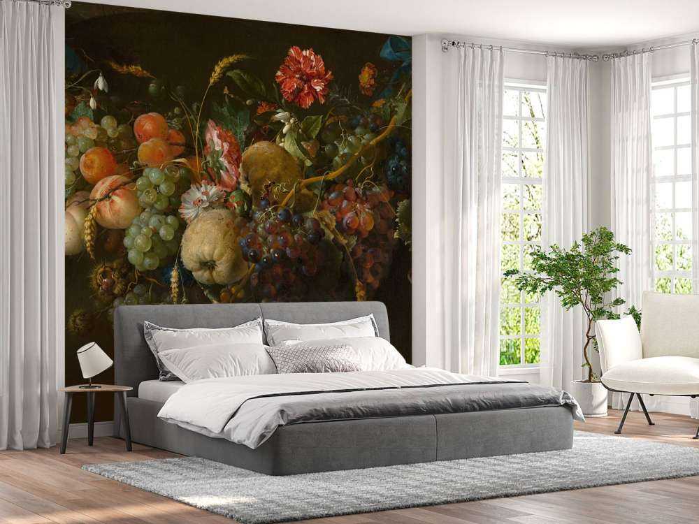 flicka och av frukter med några blommor