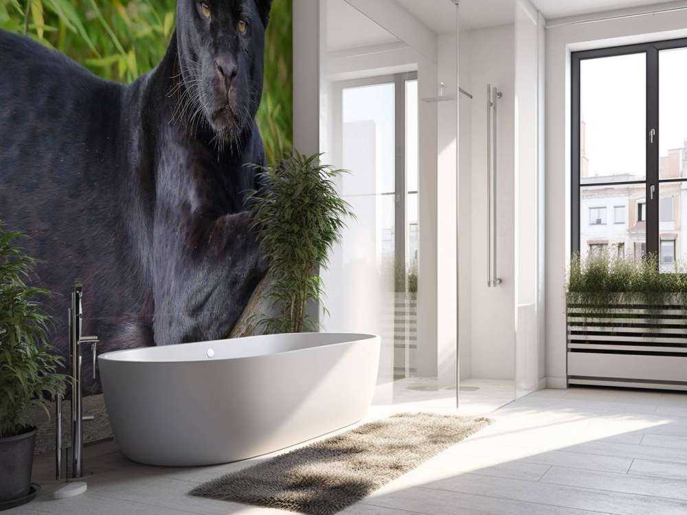 Svart panter på et tre