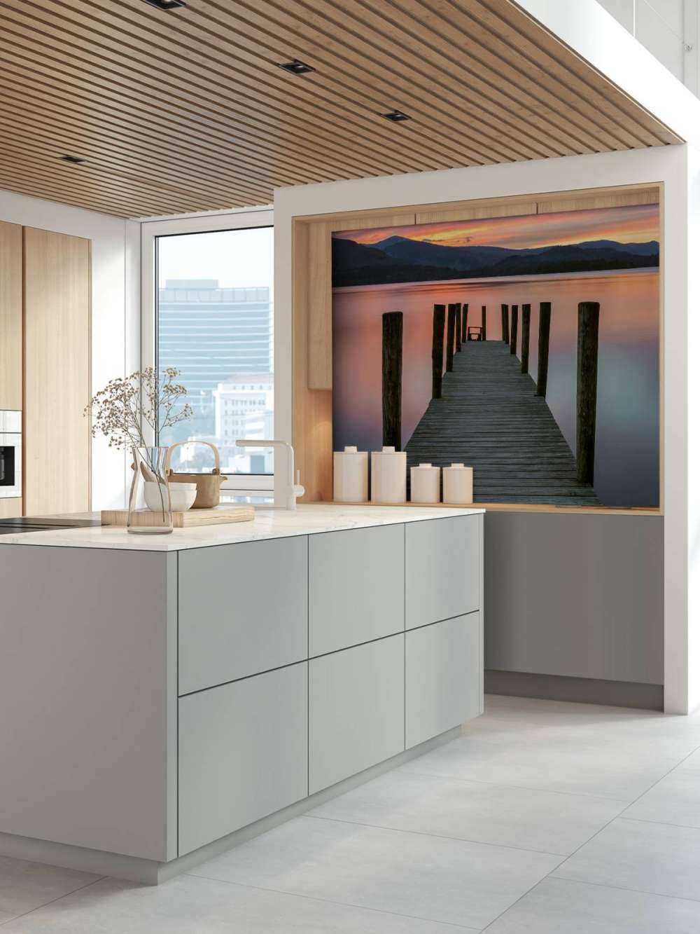 Stillas ved rosa solnedgang