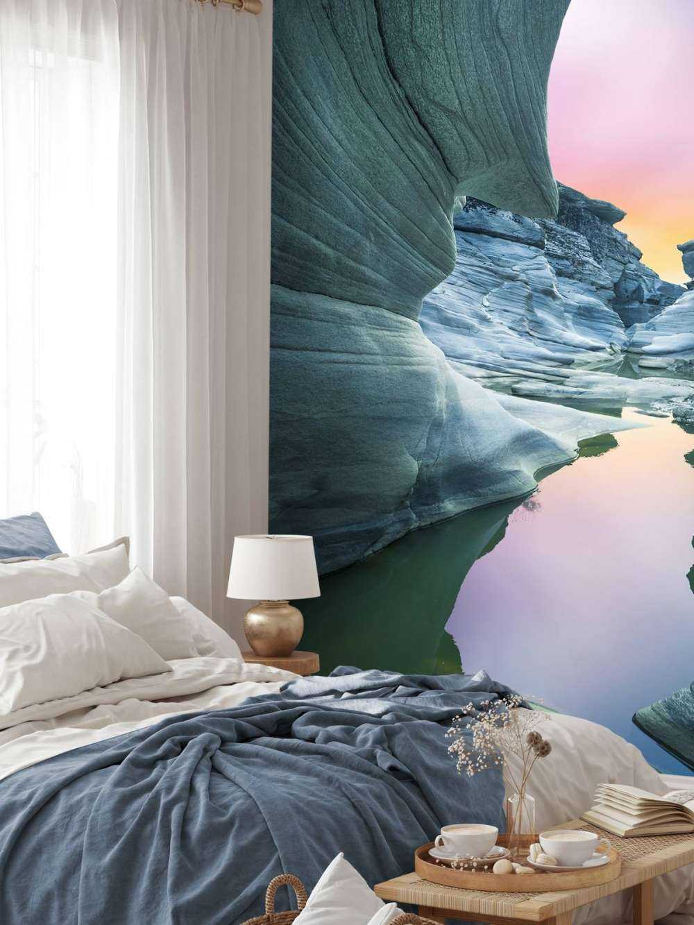 Grotte med farget himmel