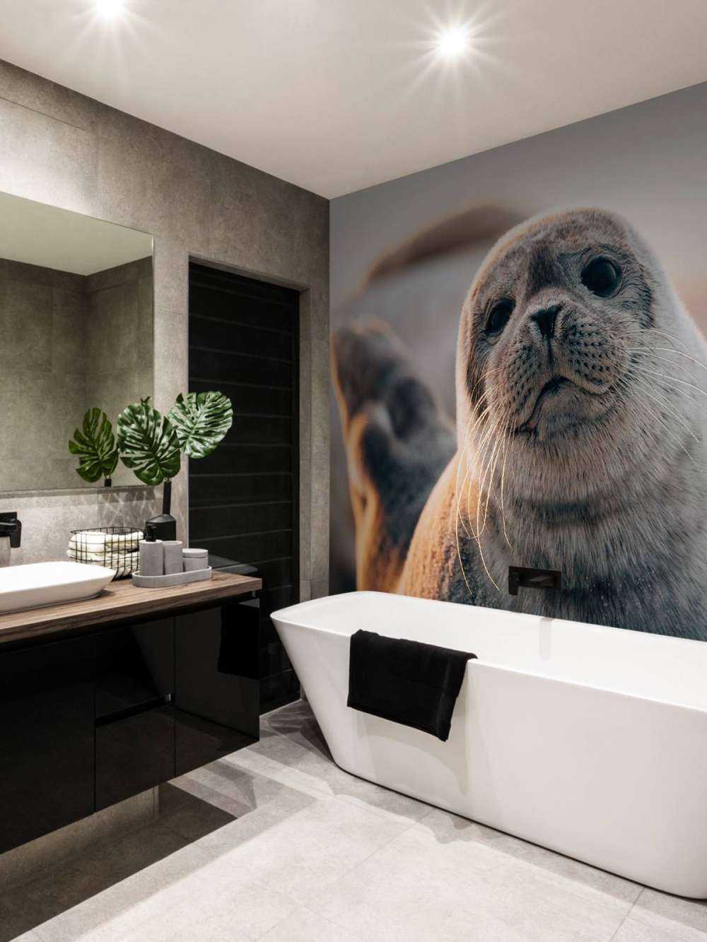 Sæl på stranden i aftenlys