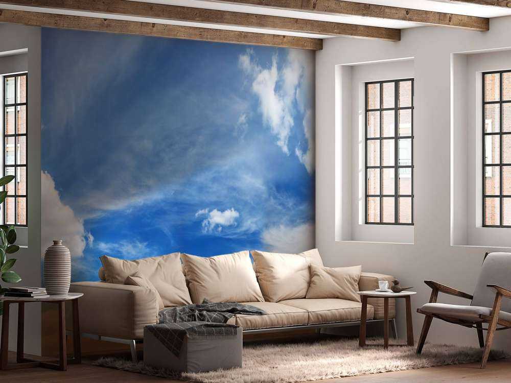 Blå himmel med skyer