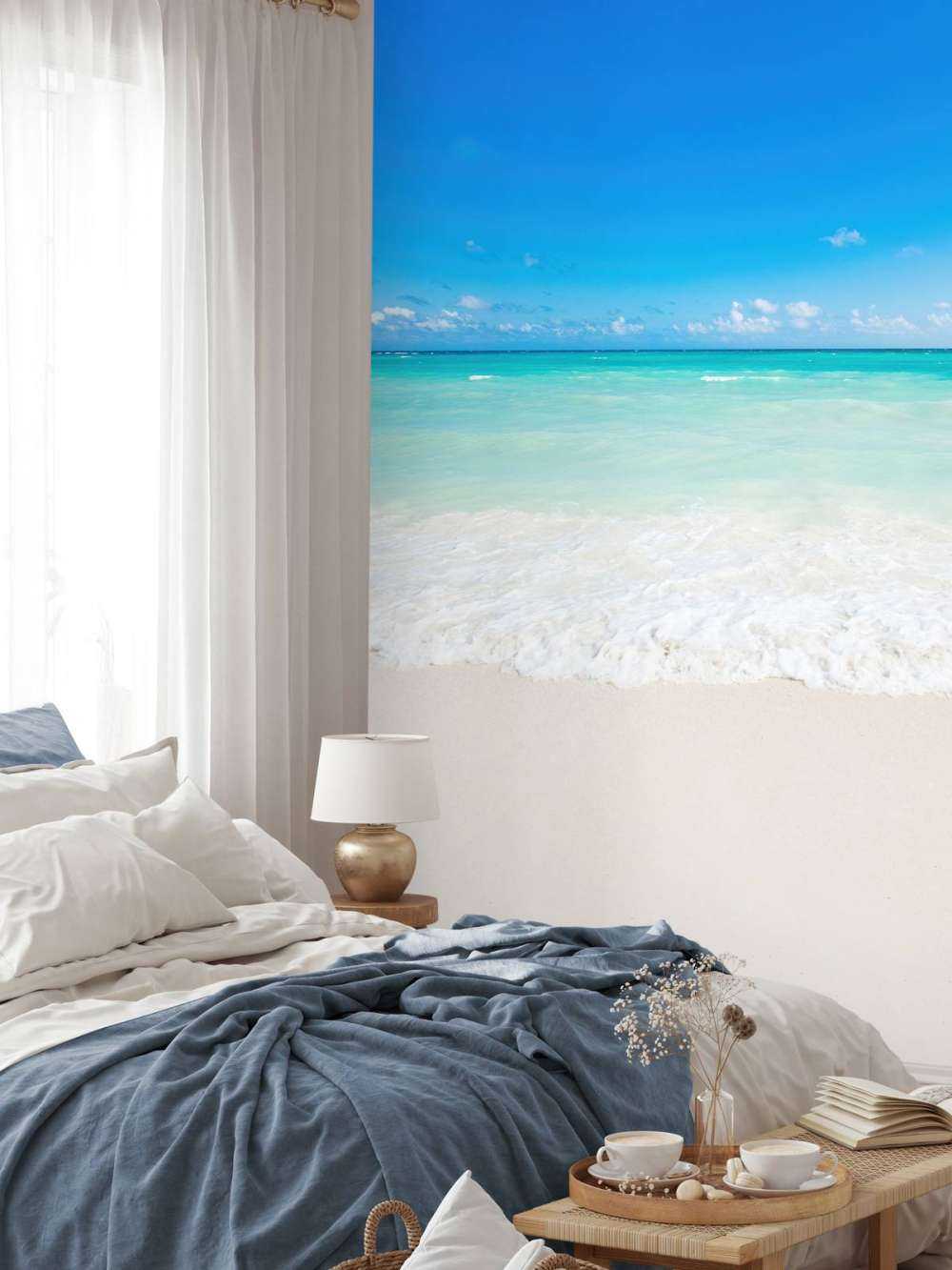 Hvid strand og bølger