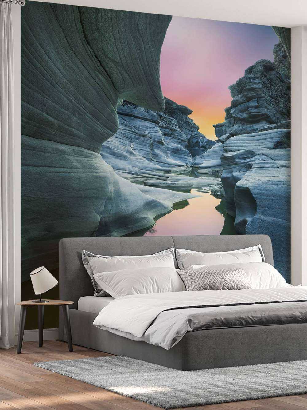 Grotte med farvet himmel