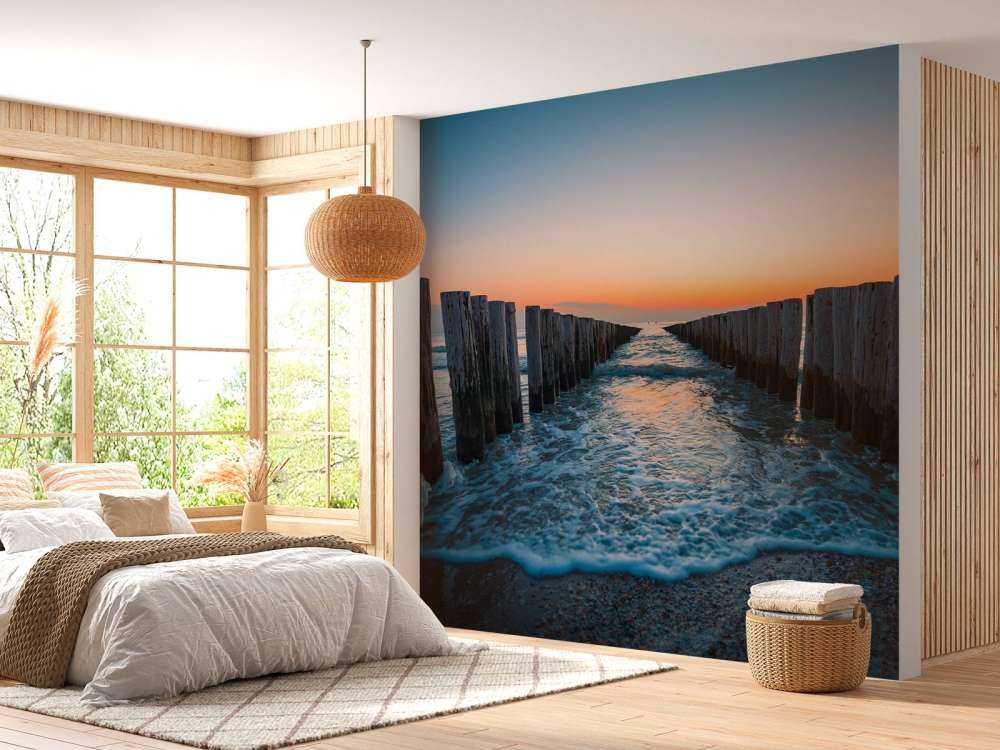 Bølgebrydere ved solnedgang