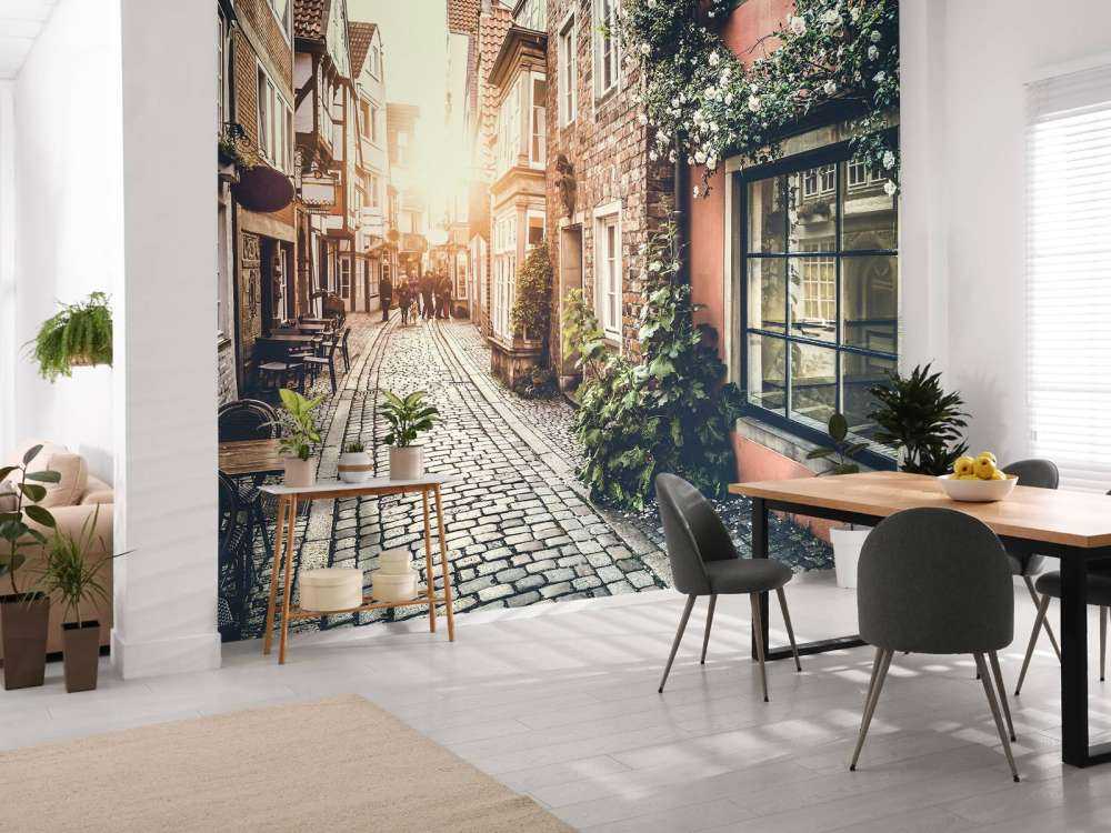 Solnedgang i en gammel gade