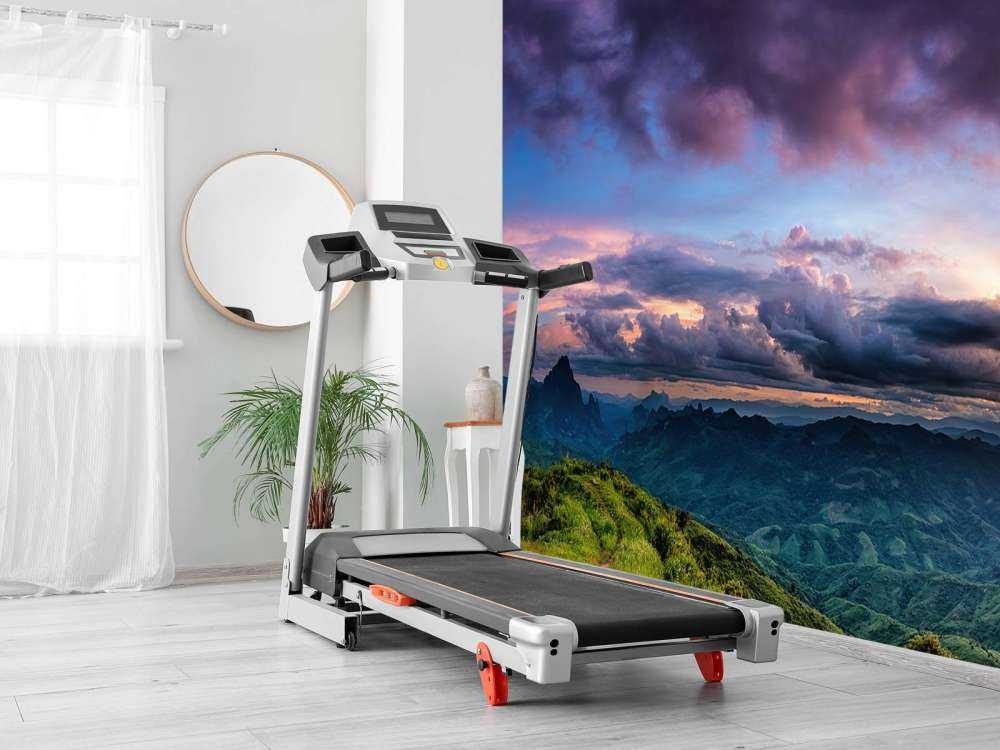 Solnedgång över ett berg