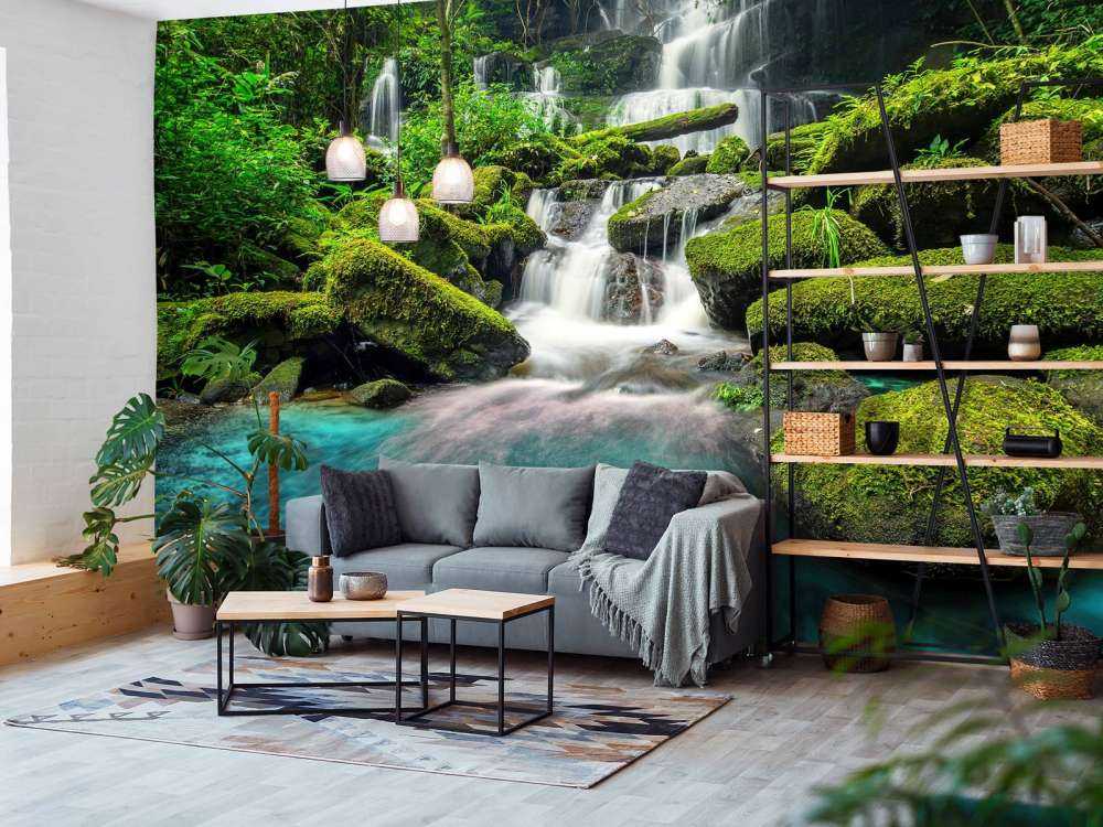 Vandfald i en jungle