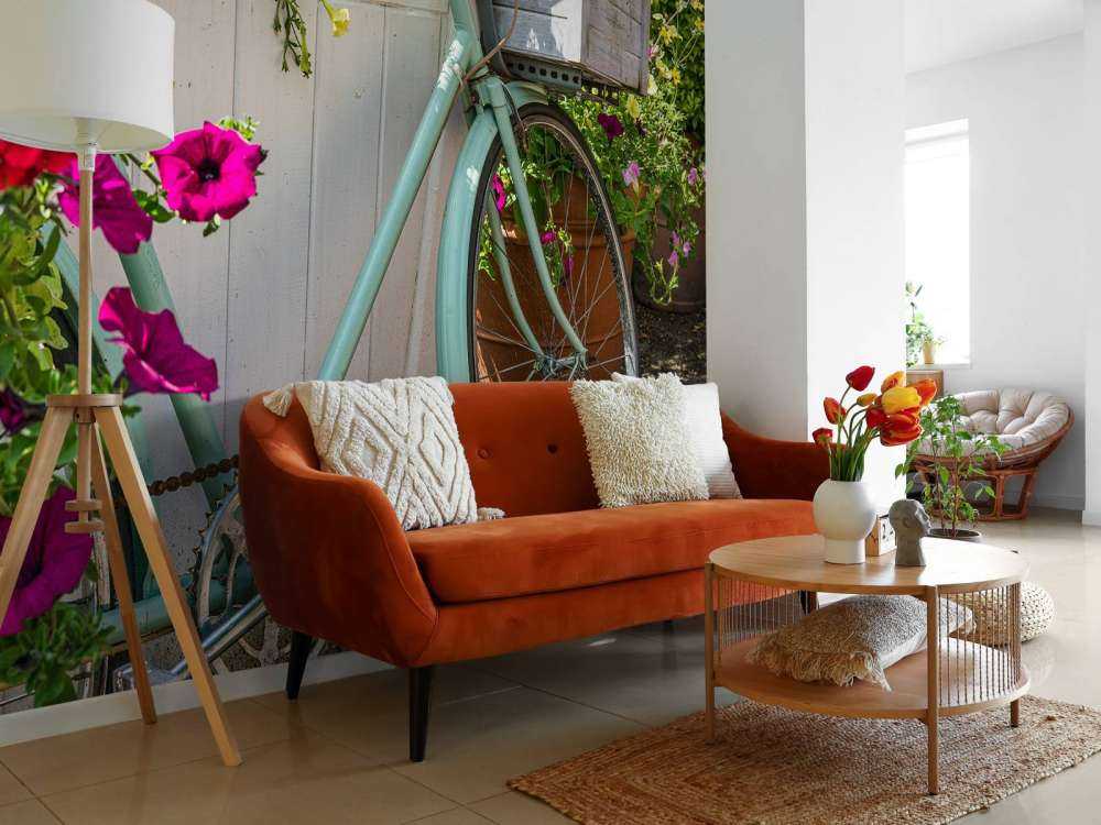 Gammel cykel med blomster