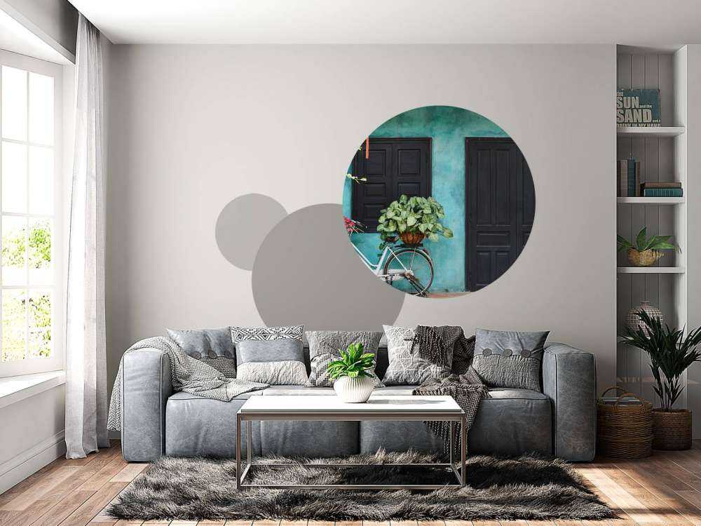 Gammel cykel ved et hus