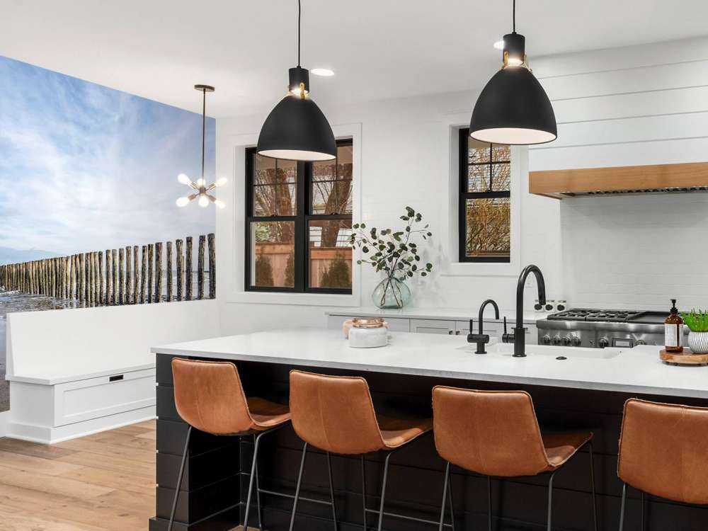 Molo av tre på kysten ved Cadzand bad