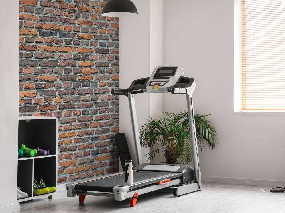 Restaurert gammel murvegg