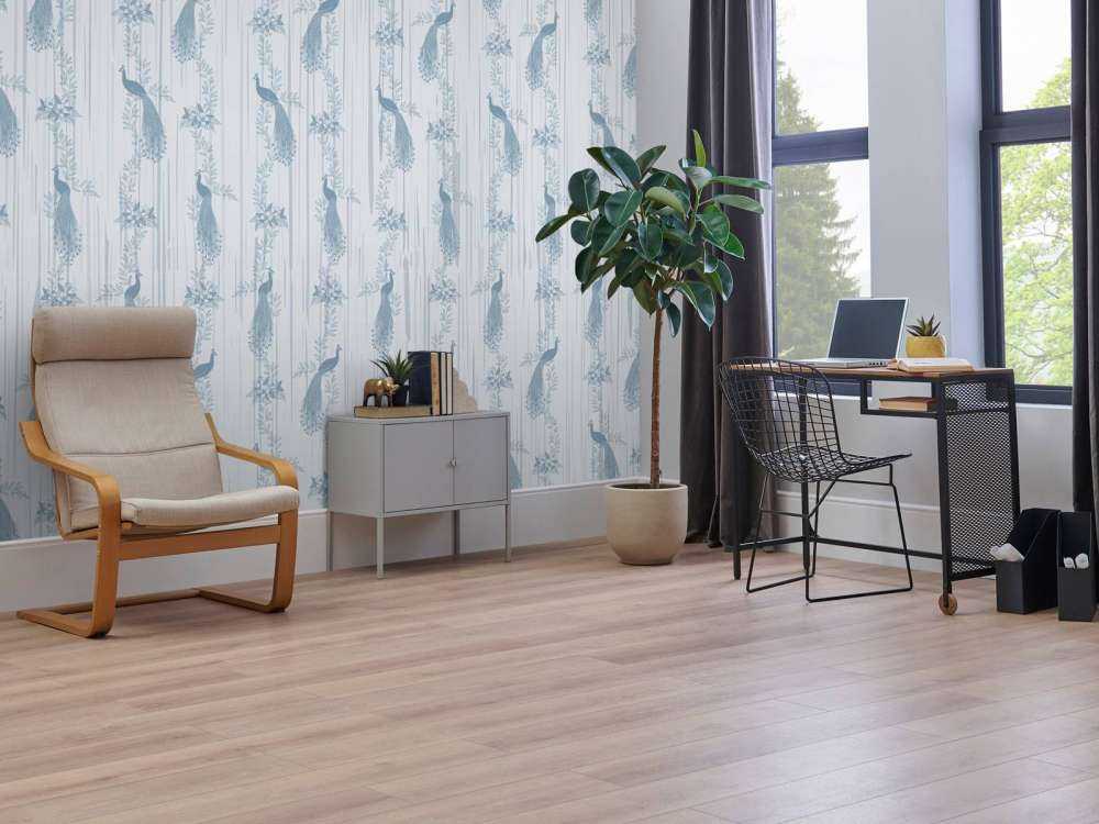Klassisk tapet med påfuglflora - blå