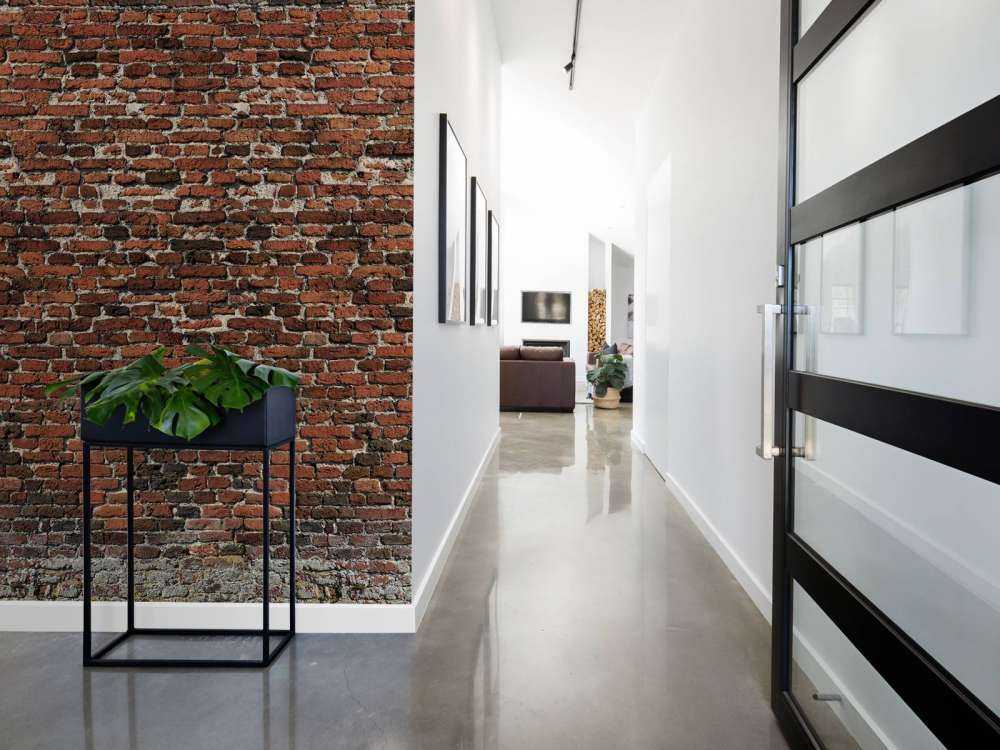 Gammel restaurert murvegg