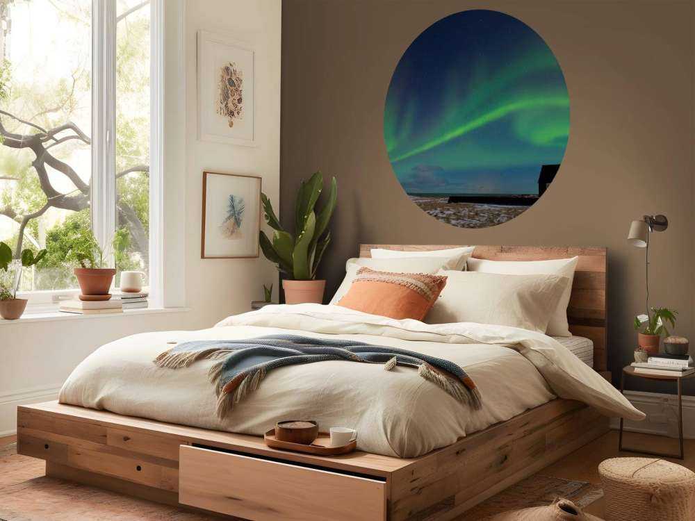 Nordlys over en kirke