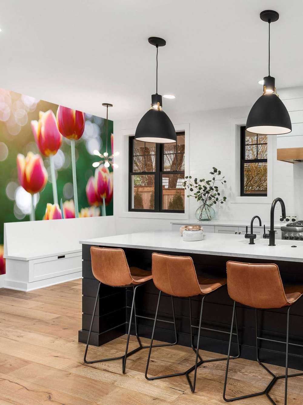 Röd med gula tulpaner