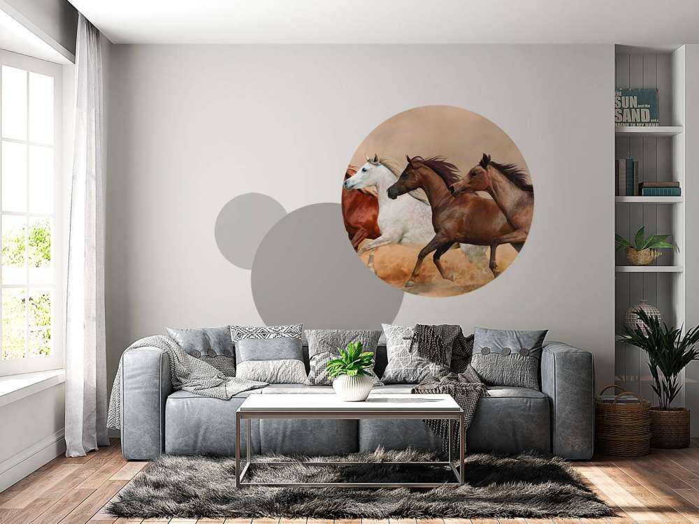 Galopperande hästar i en sandstorm