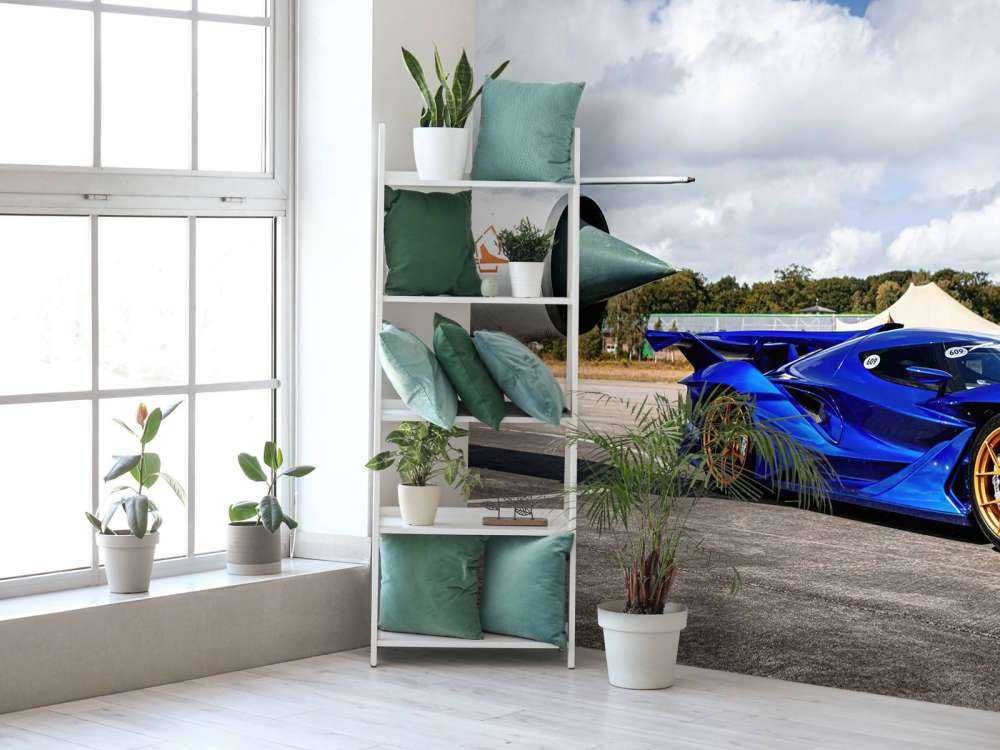 Futuristisk superbil på flygplats