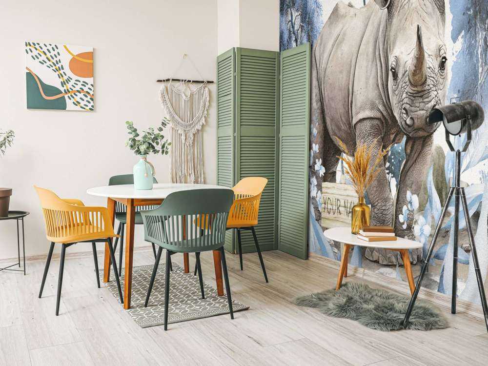 Neshornunge på savannen blå