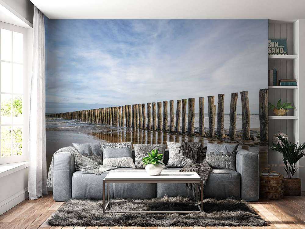 Molo av tre på kysten ved Cadzand bad