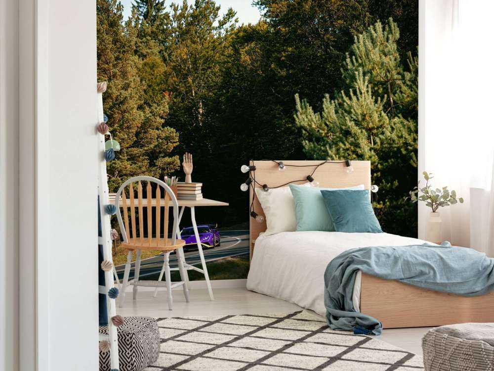 Lilla Lamborghini Huracán i skoglandskap