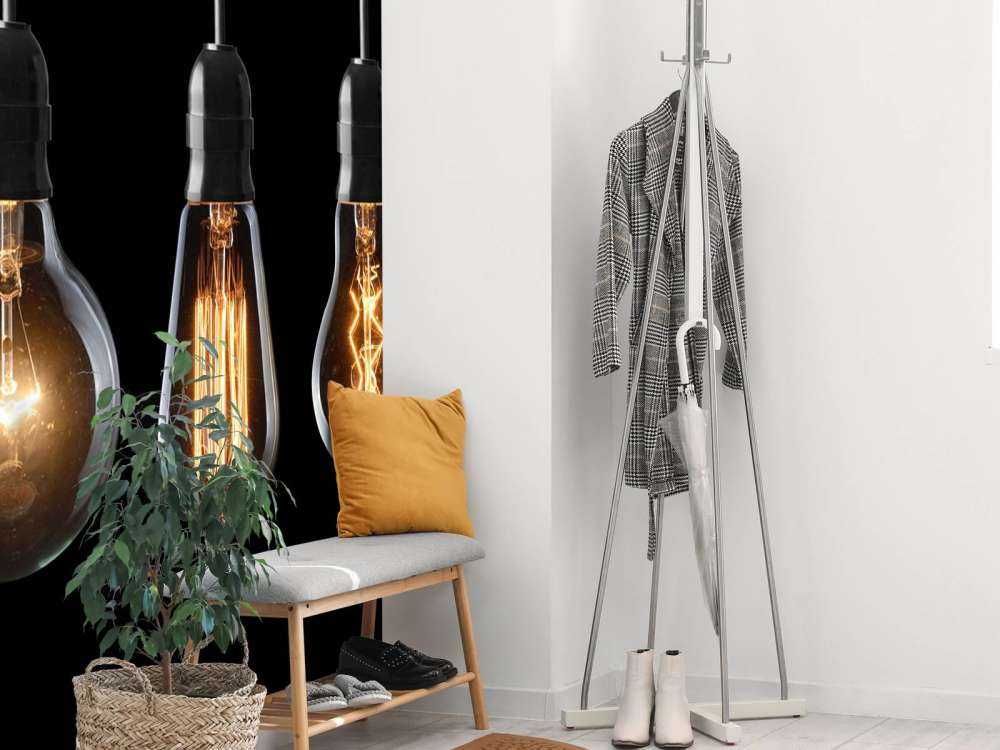 Lamper på svart tapet