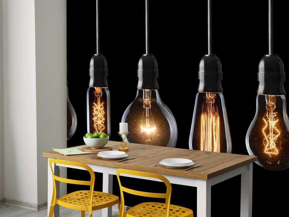 Lamper på svart tapet