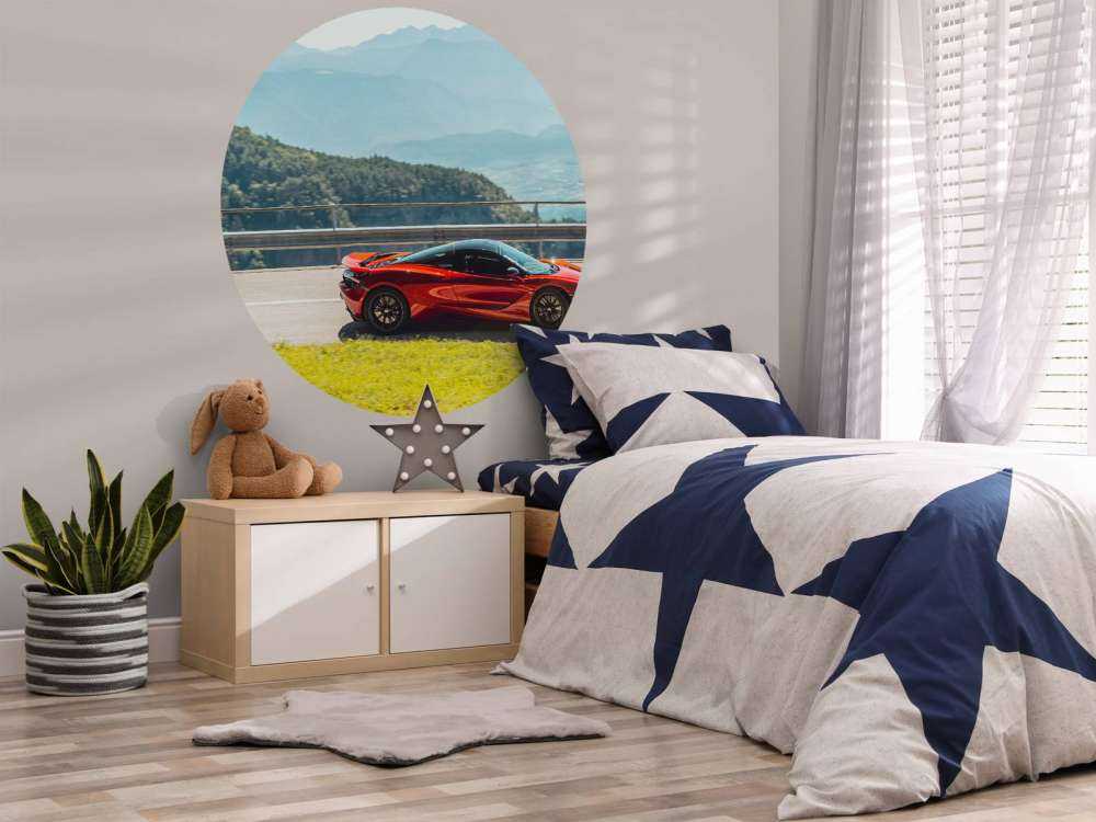 Ridande genom bergpanorama