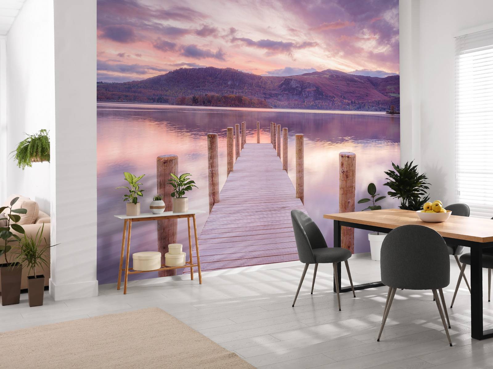 Träbrygga i solnedgången