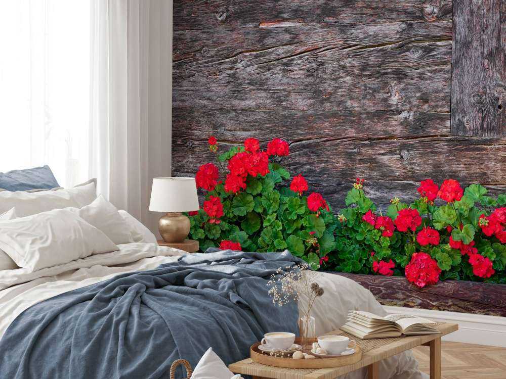 Gammalt trä med blommor