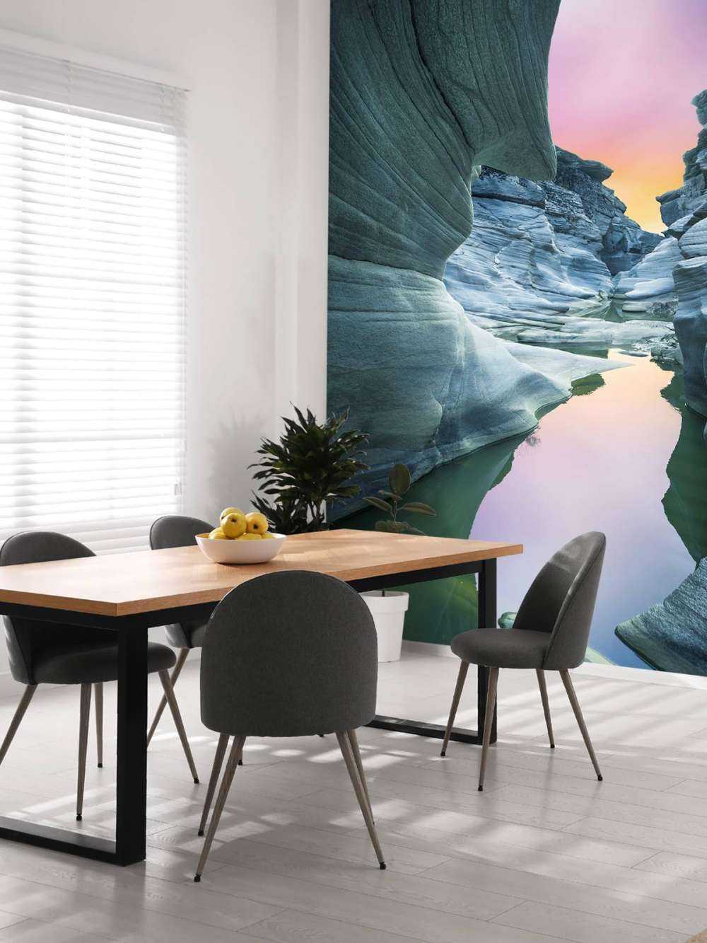 Grotte med farvet himmel