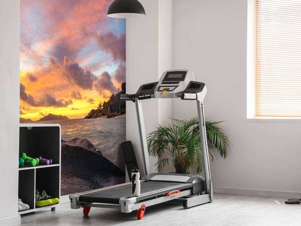 Solnedgang på en tropisk strand