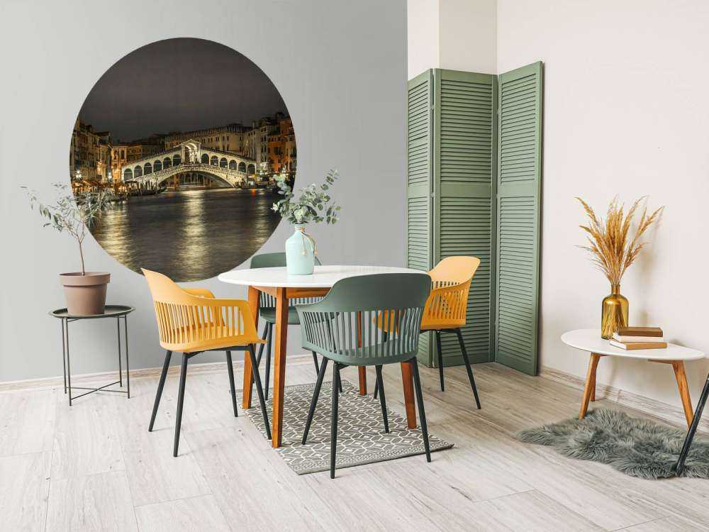 Rialtobroen om aftenen