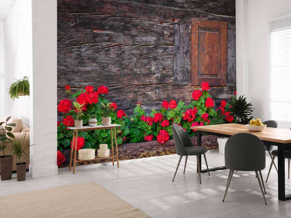 Gammelt træ med blomster