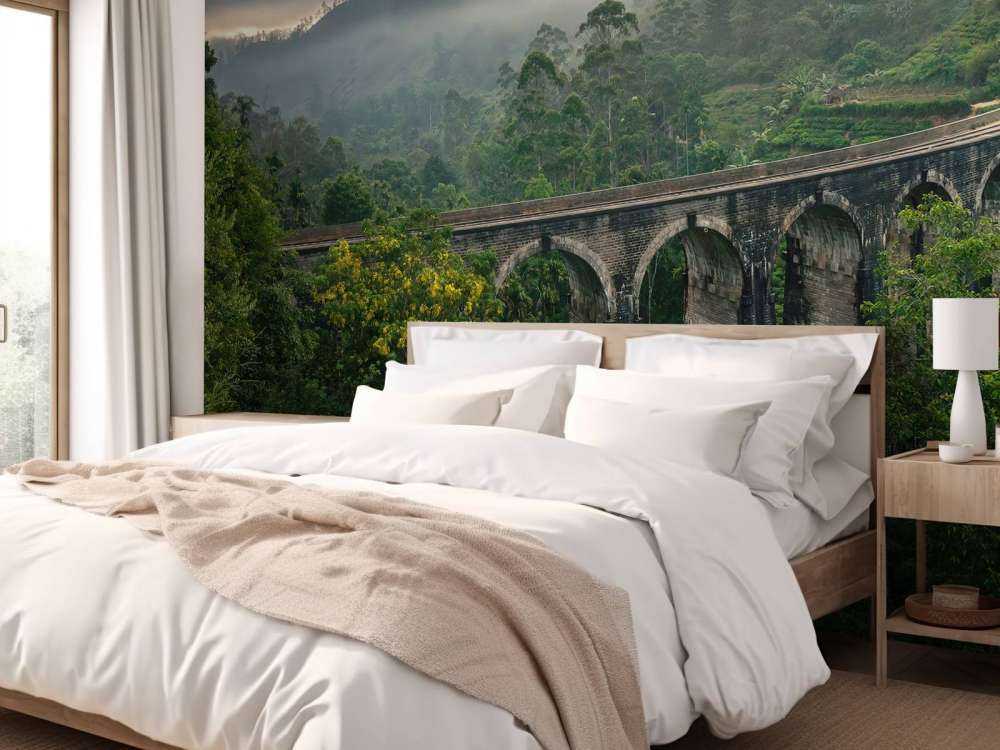 Jernbane bro gjennom jungelen