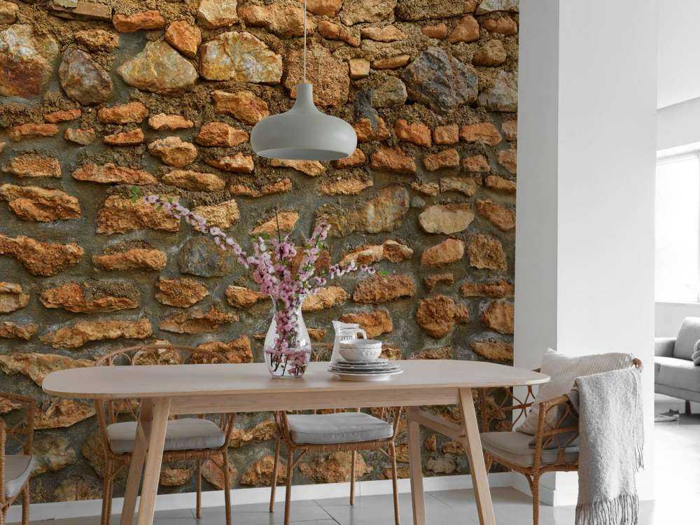 Vägg med grova stenar