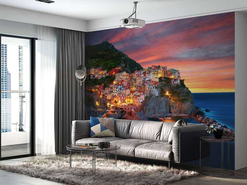 Italiensk stad vid solnedgången