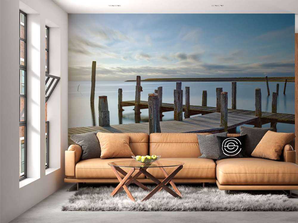 Träbrygga i soluppgång