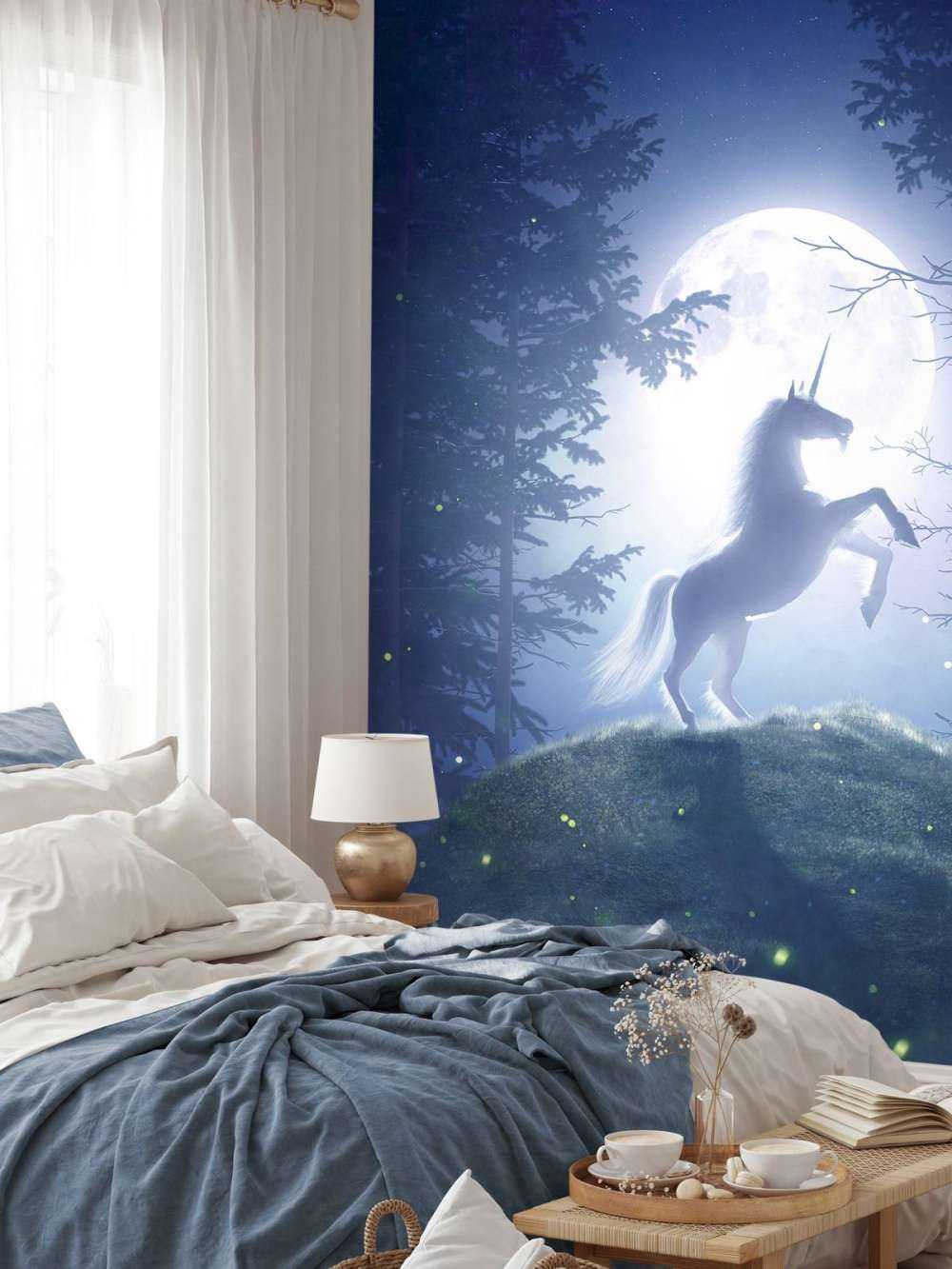 Enhjørning ved fuldmåne