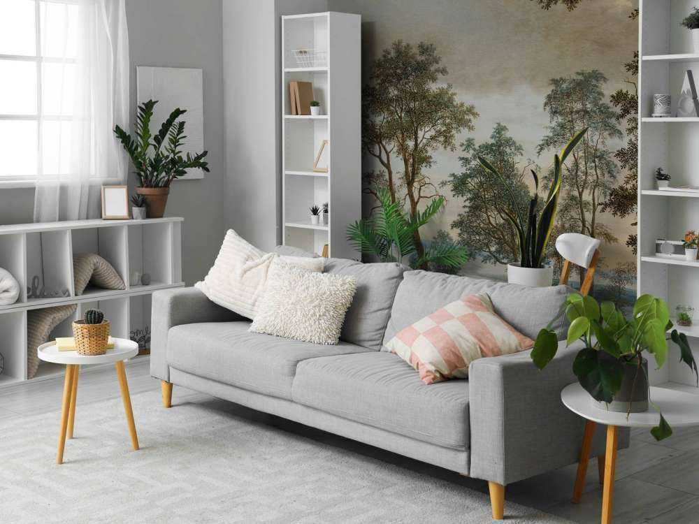 Flodlandskab set gennem træer