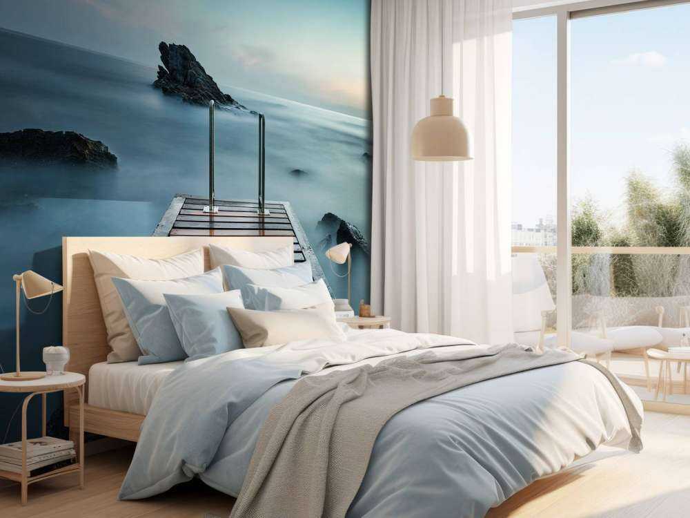 Træbrygge på kysten