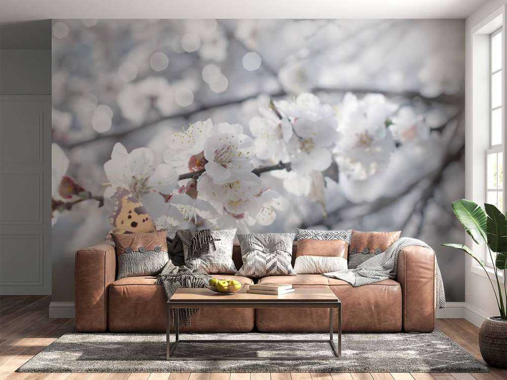 Sommerfugl med hvite blomster