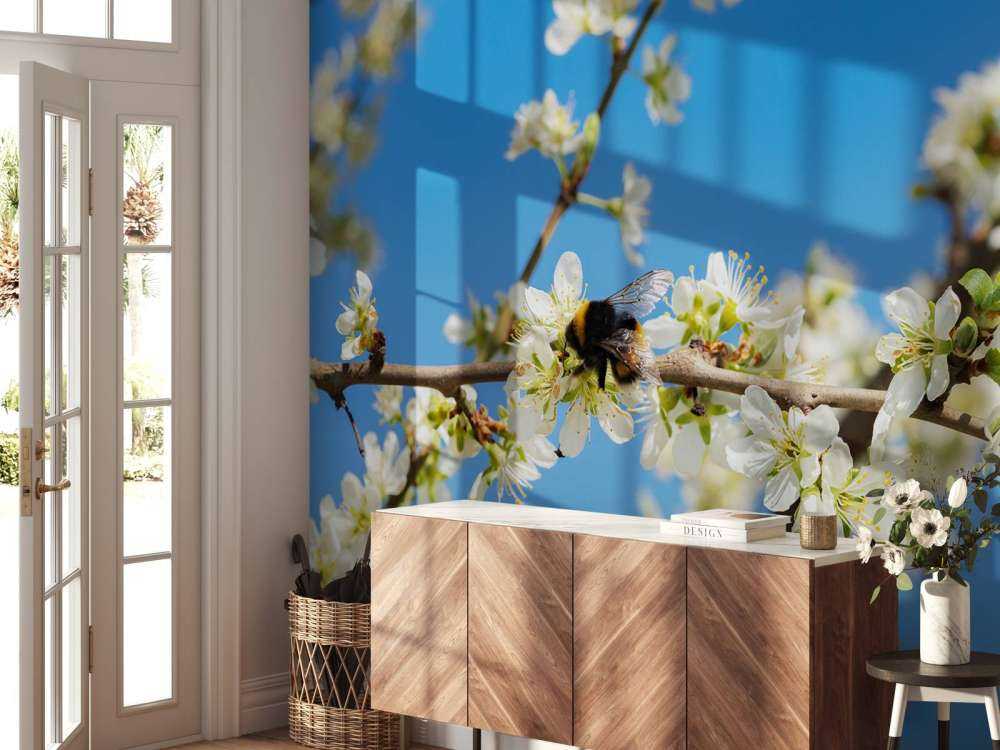 Humle med hvite blomster