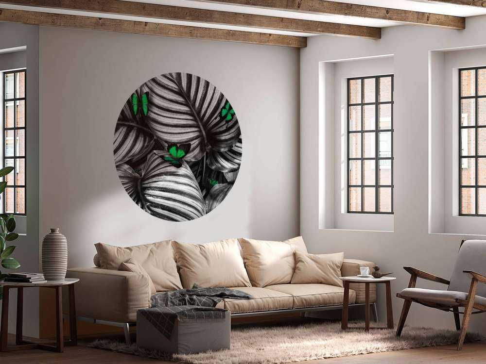 Sommerfugler på stripete blader