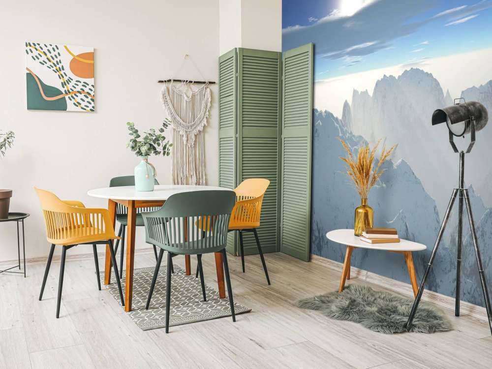 Snødekte fjelltopper panoramaa