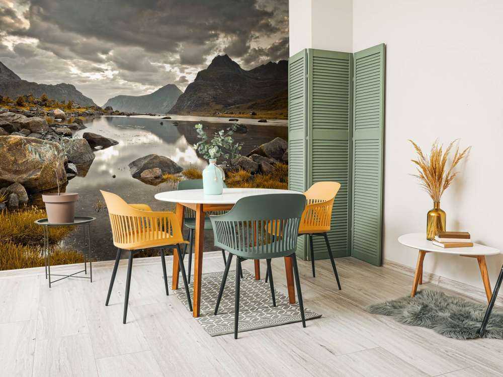 Lofoten i molnigt väder