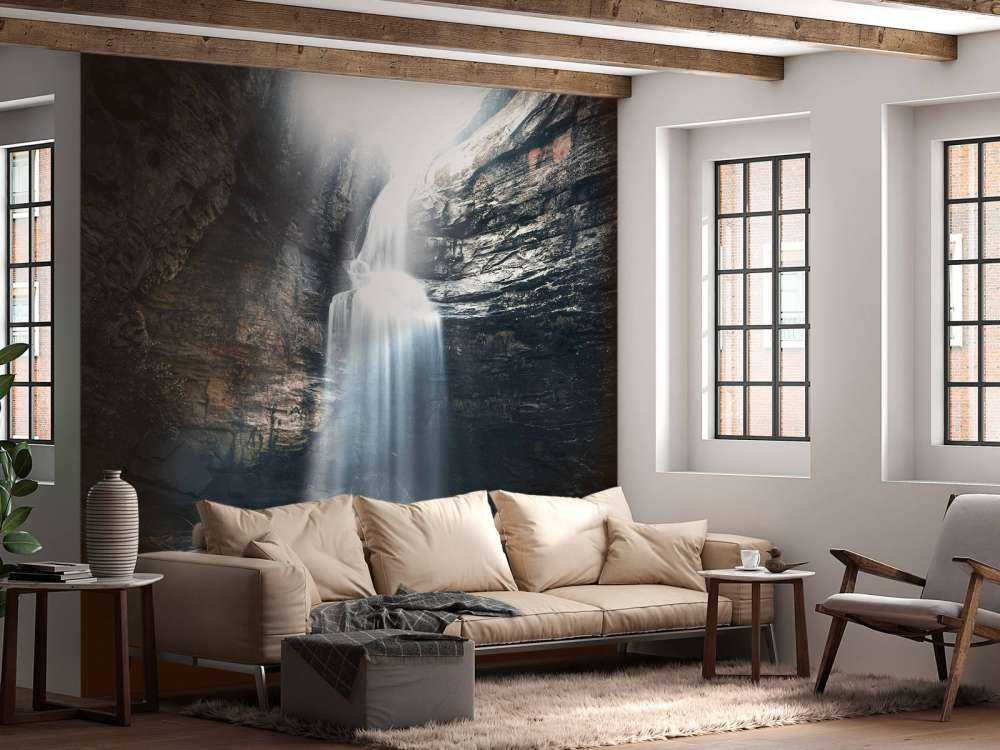 Grotte med vandfald