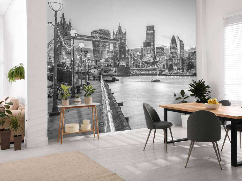 London Riverside Promenade