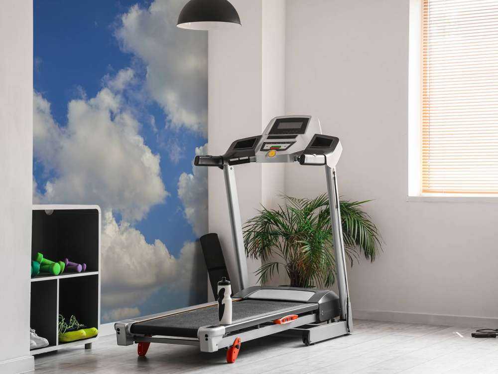 Skyer på blå himmel