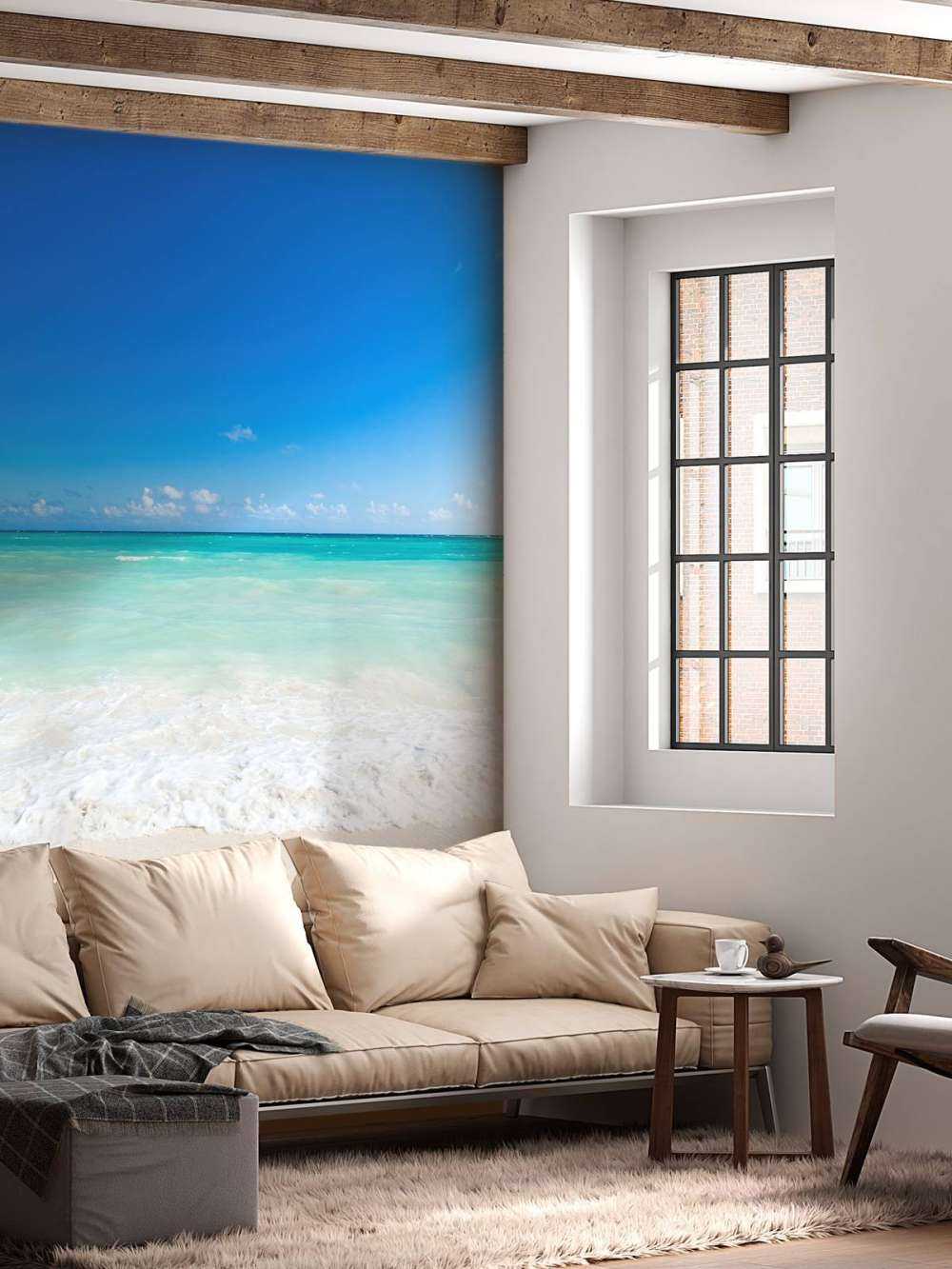 Hvid strand og bølger